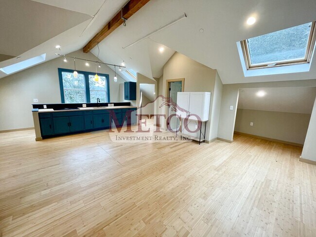 Building Photo - 24401