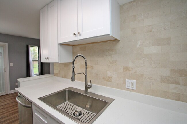 Building Photo - 652 Nantucket Way