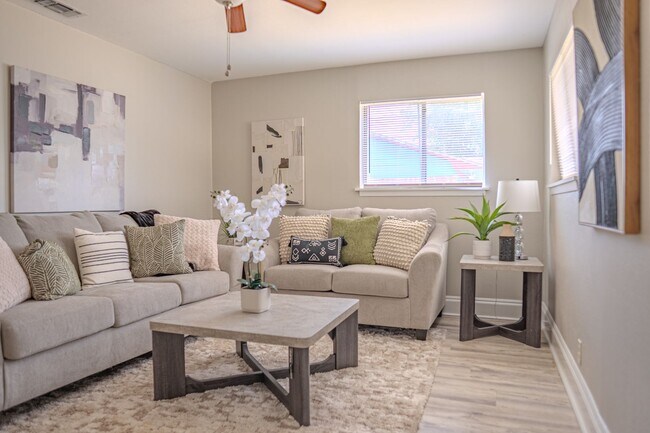 Building Photo - FREE DECEMBER RENT!!!! GORGEOUS REMODELED HOME!!!