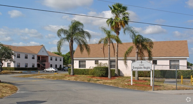 Building Photo - Everglade Heights