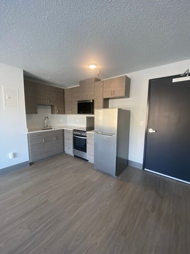 Building Photo - ALL UTILITIES INCLUDED in this 1 bed 1 bat...