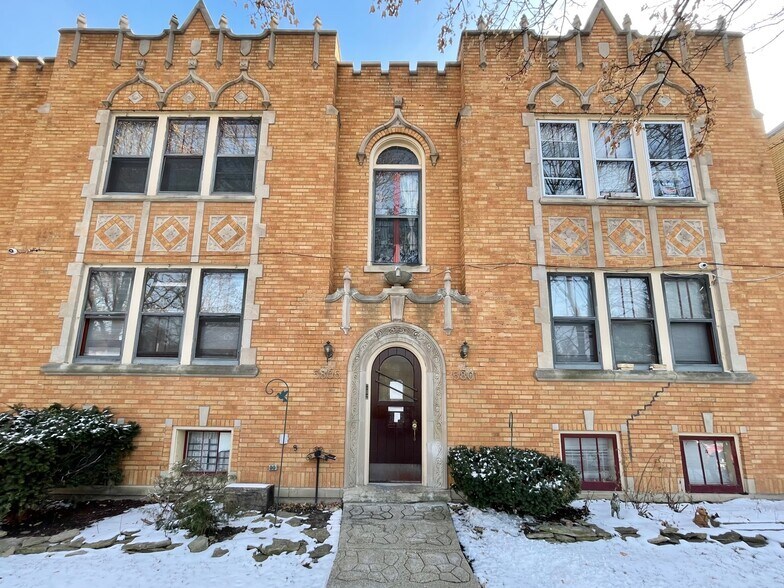 Building Photo - 5805 N Richmond St