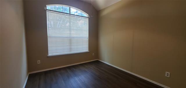 Building Photo - 10901 Camelot Dr