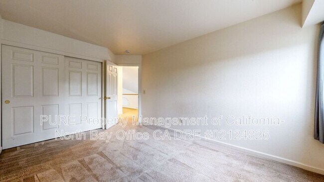 Building Photo - 2070 Pinercrest Dr