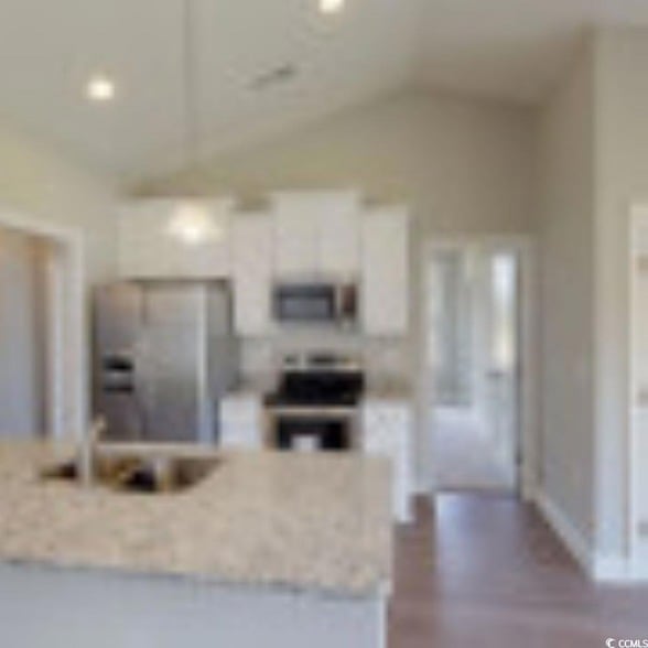 Building Photo - 5 Racquet Club Dr