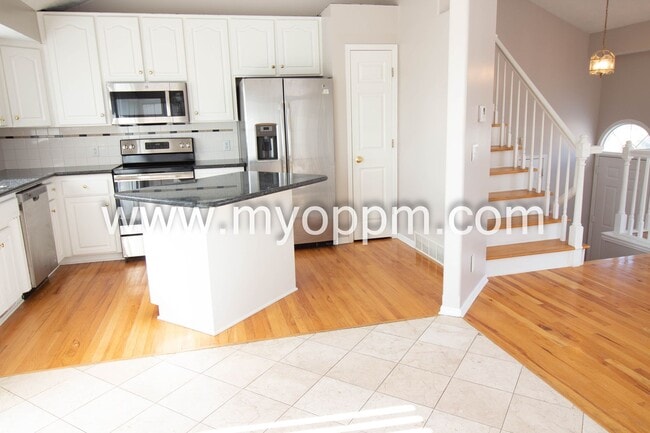 Building Photo - Available NOW! 3 Bedroom / 2 Bathroom Home | Northwest Omaha