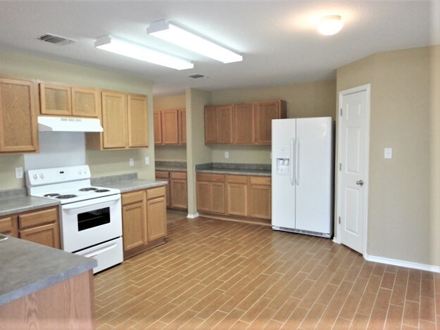 Building Photo - 9302 Longmire Ter