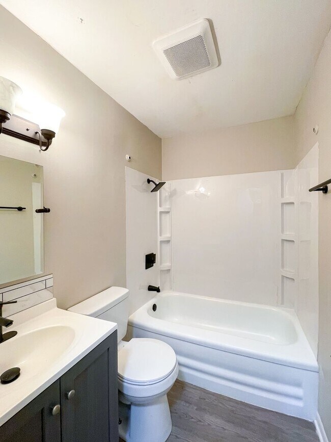 Building Photo - 7916 E 34th St