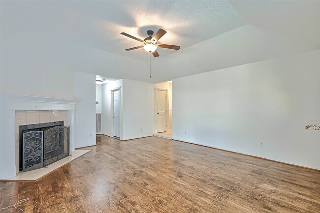 Building Photo - 2922 Lakefield Way
