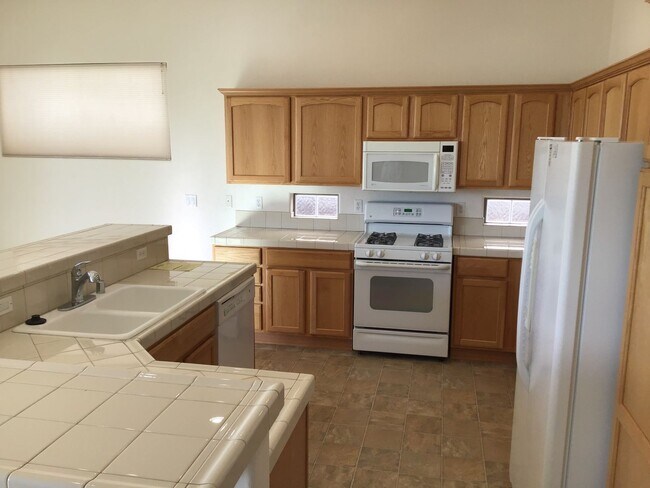 Building Photo - 442 La Costa Cir