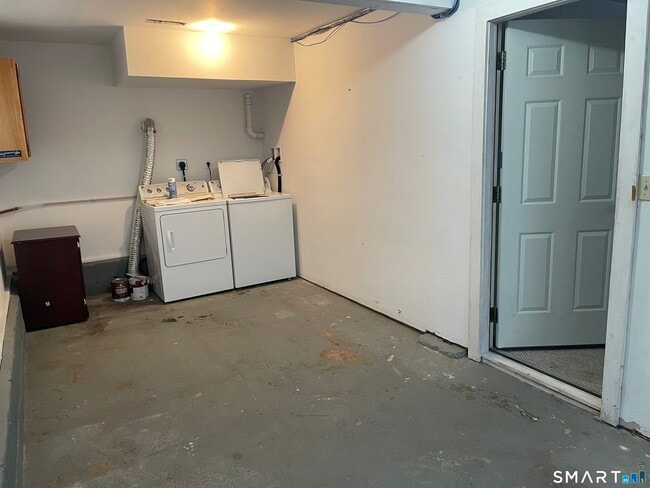 Building Photo - 113 Kings Hwy N