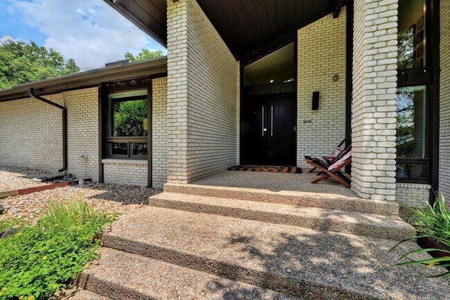 Building Photo - 8701 S Path