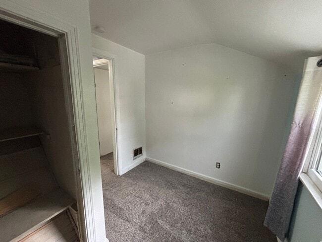 Building Photo - Quaint home with flexible layout, updated ...