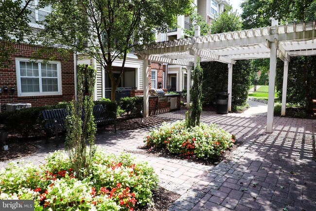 Building Photo - 12929 Centre Park Cir