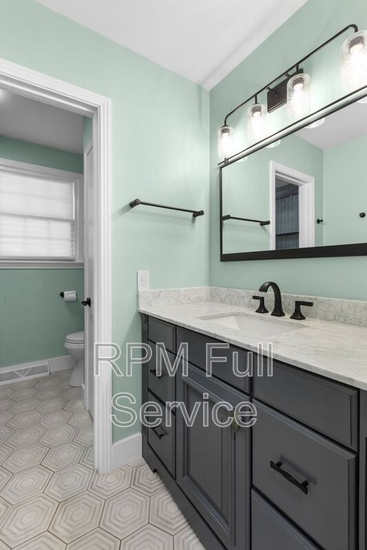 Building Photo - 8057 Arbor Dr