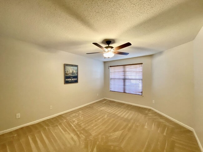 Building Photo - Super-Cute Condo!  First Floor - 1-Story - Fenced Patio - Storage - Pet Friendly!