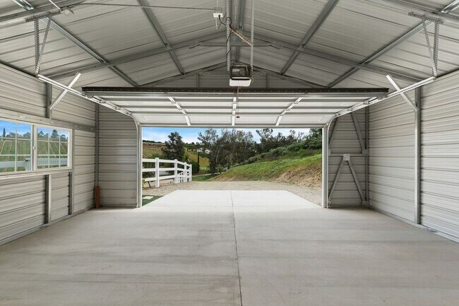 Building Photo - 40589 Los Amantes Rd