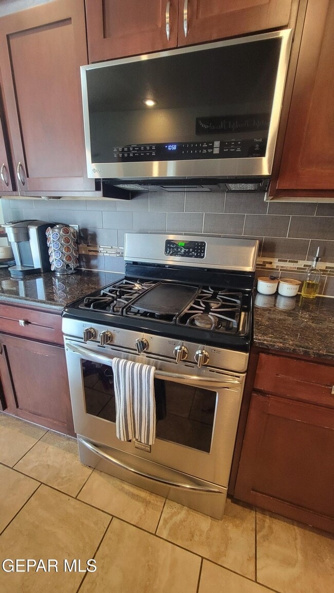 Building Photo - 3880 Loma Brisa Dr