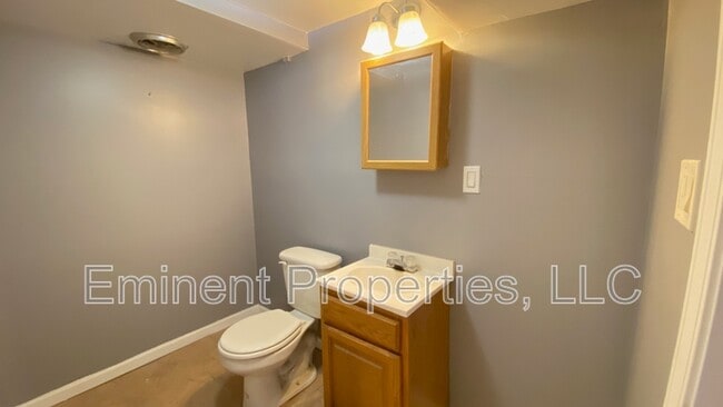 Building Photo - 444 W 98th St