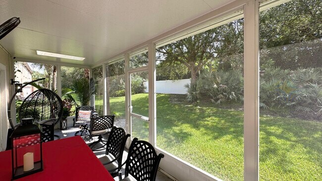 Building Photo - 4702 Cohune Palm Ct