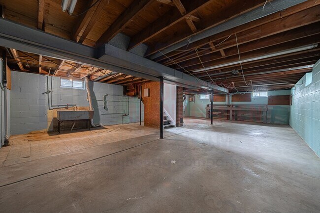 Building Photo - 1522 E 172nd St