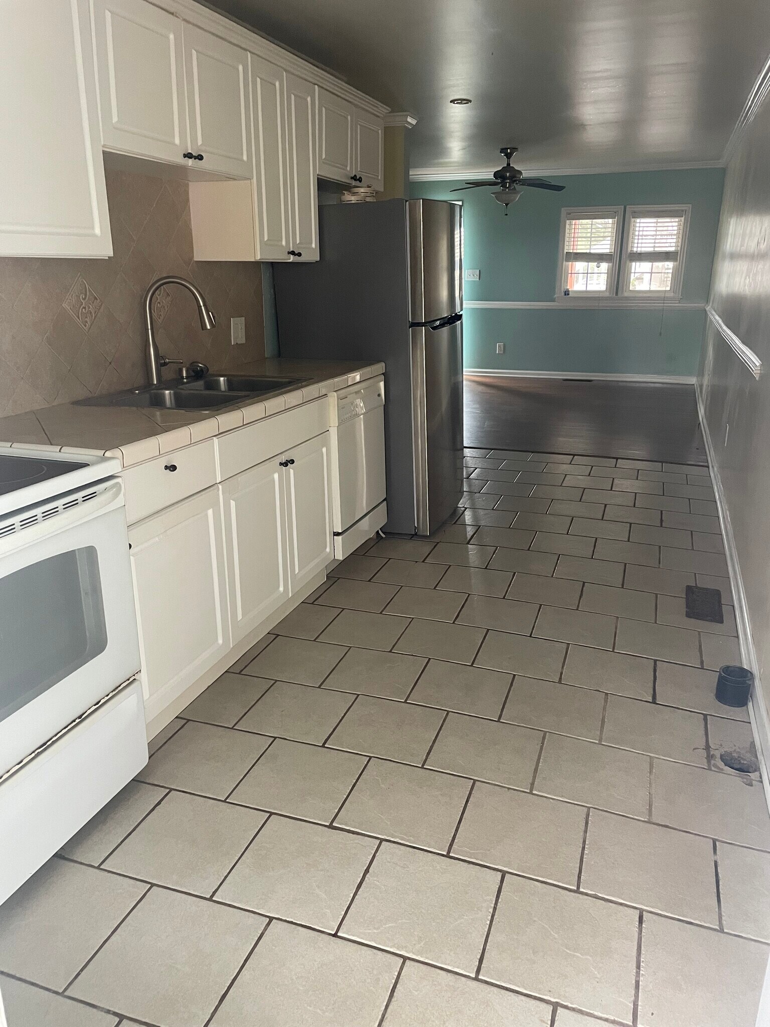 Building Photo - 408 Calhoun Dr