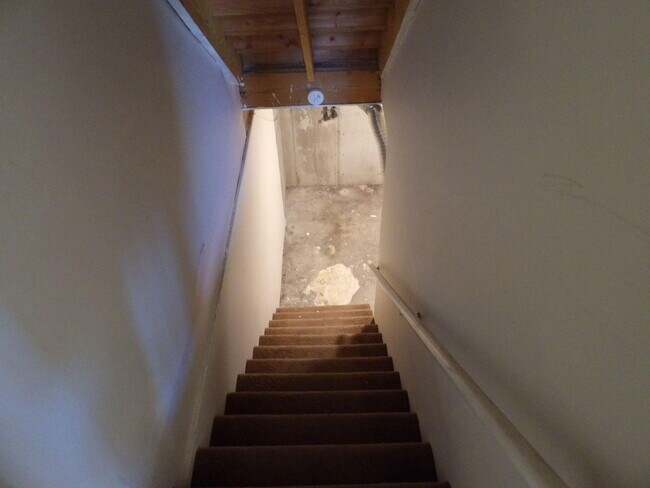 Building Photo - 65 Ashwood Ct