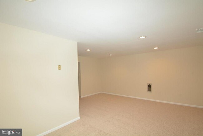 Building Photo - 10249 Quiet Pond Terrace