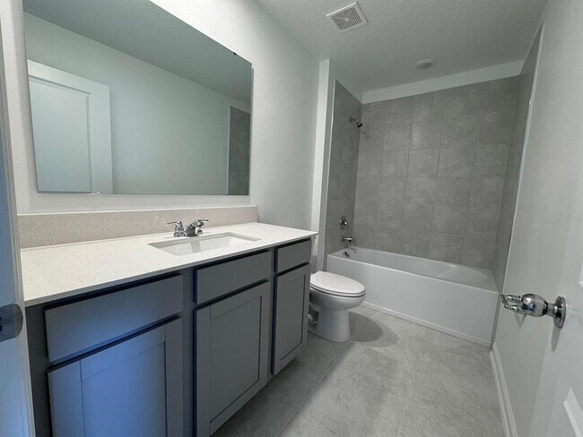 Building Photo - 1033 Waterfall Blvd