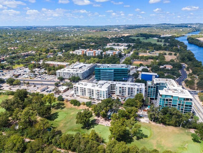 Building Photo - 210 Lee Barton Dr