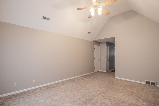 Building Photo - Stunning 4 Bedroom / 2.5 Bathroom Home | P...
