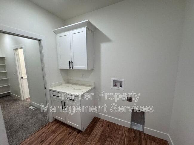 Building Photo - 2522 Hunter Hall St