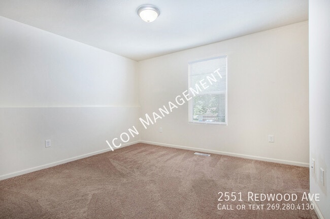 Building Photo - 2551 Redwood Ave