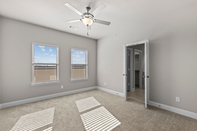 Building Photo - New Stunning Townhouse for Rent!