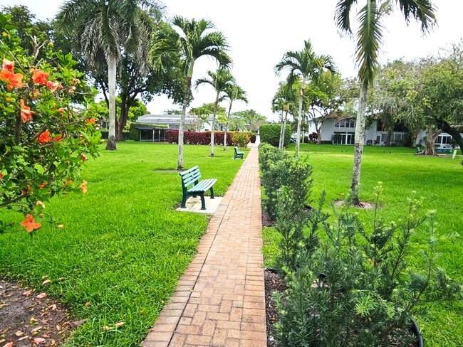 Building Photo - 14747 Cumberland Dr