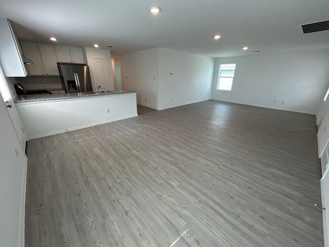 Building Photo - 3BD/2BA with Washer/Dryer Included – Fenced Yard, Garage & Community Pool!