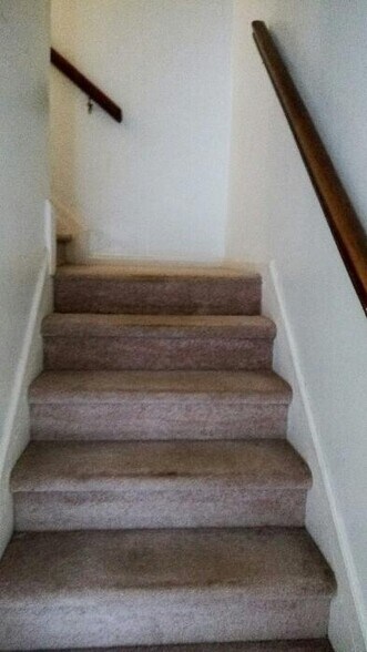 Building Photo - 421 Cumbrian Ct