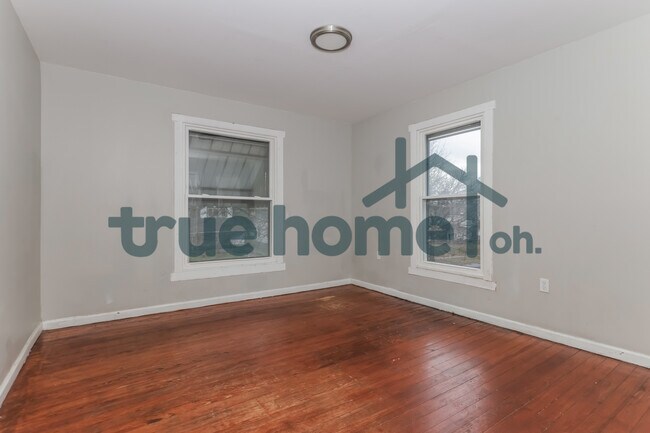 Building Photo - 1249 Everett Dr