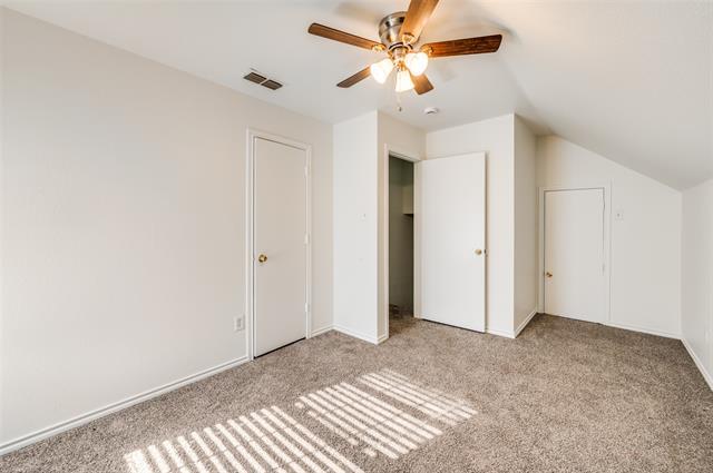 Building Photo - 325 Queens Ct S