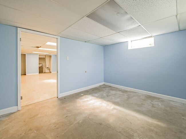 Building Photo - Charming 3-Bedroom Ranch in the Heart of Garden City