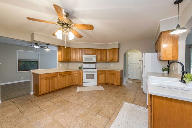 Building Photo - 8929 42 Ct
