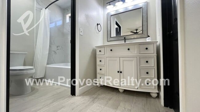 Building Photo - 13800 Driftwood Dr
