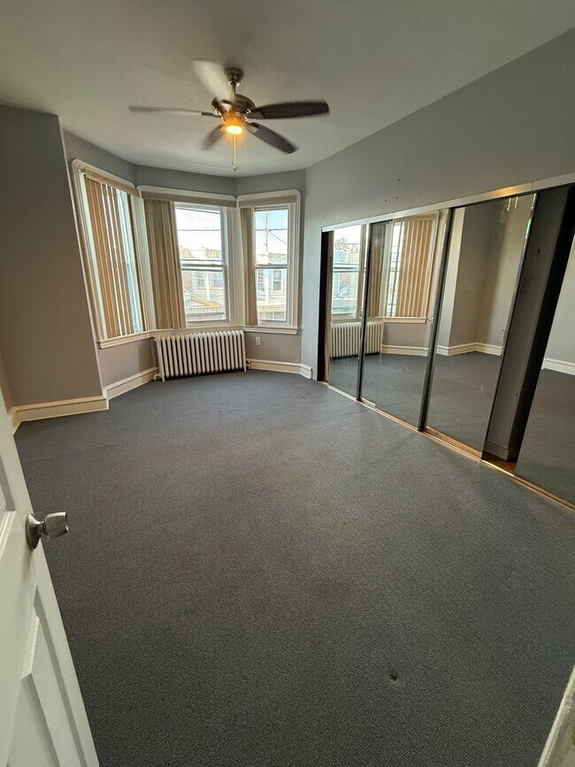 Building Photo - 3-Bedroom 1.5-Bathroom Home with Garage in...