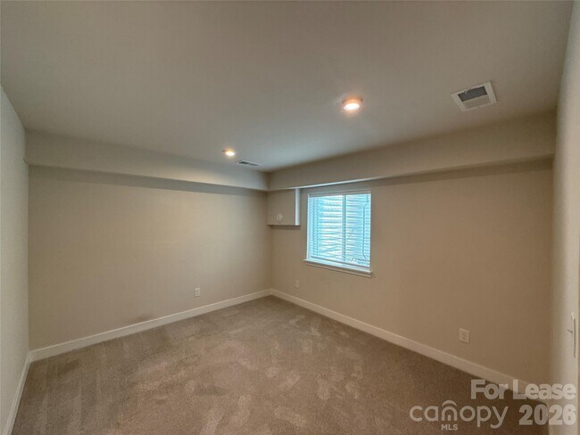 Building Photo - 422 Serenity Cir