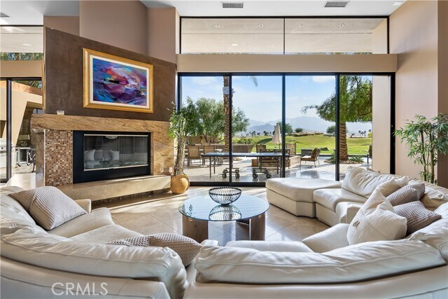 Building Photo - 68 Royal St Georges Way