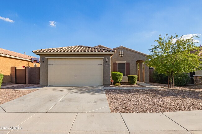 Primary Photo - 2669 E Bellerive Dr