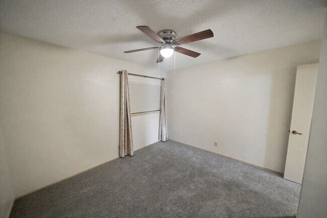 Building Photo - Charming 3-bed, 2-bath home in Universal C...