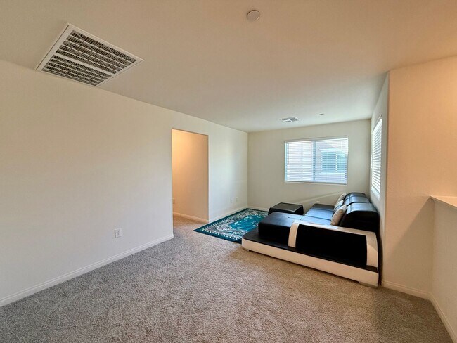 Building Photo - COMING SOON! 3/BD 2.5/BA Townhouse W/ Amaz...