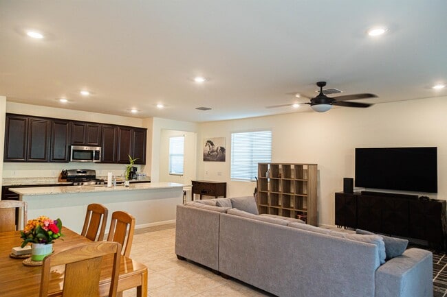 Building Photo - 7387 S Via Plaza del Maya