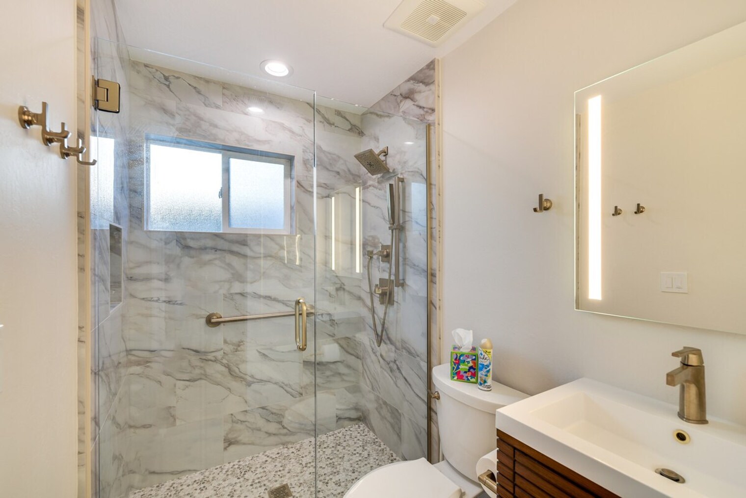 Building Photo - 1995 Creek Dr